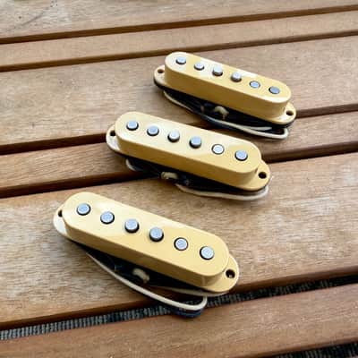 Proper Pickups "Froosh" Handwound Single Coil Stratocaster Pickup Set w/ Treble Bleed & PIO Capacitor—Aged White image 3