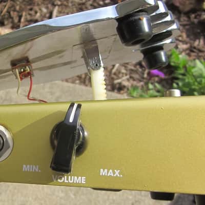 Snarling Dogs Bawl Buster Bass Wah Like new w/ original box! image 4