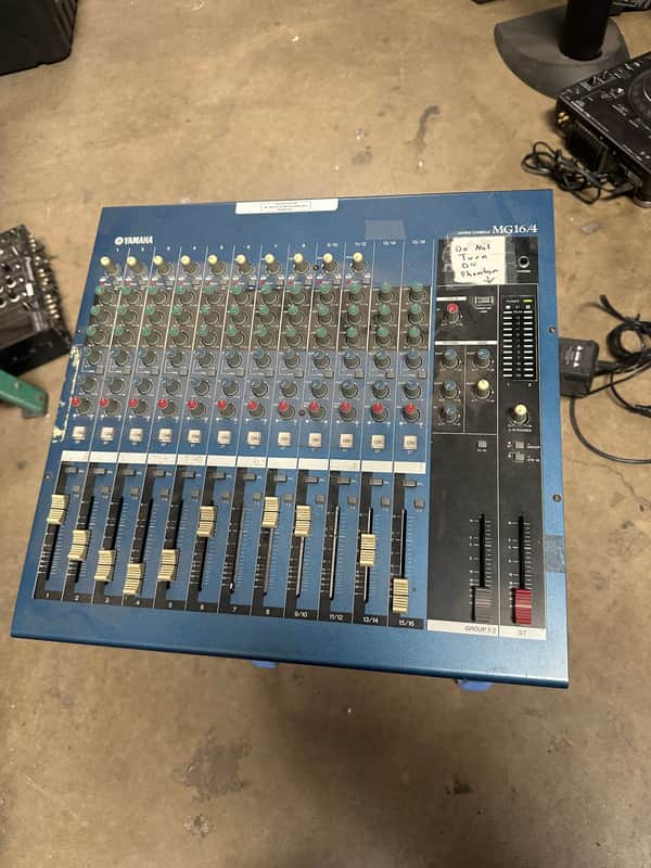 Yamaha MG16/4 console mixer image 1