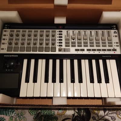 Novation ReMOTE 25 SL  MIDI Controller 2008 - Gray