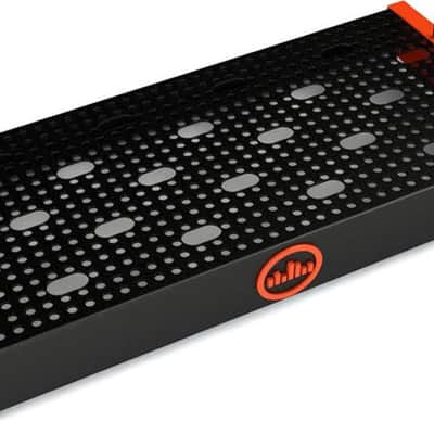 Temple Audio Solo 18 Temple Red Pedalboard Bundle w/Flight Case, Power Supply, and Cloth image 3