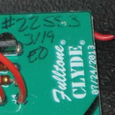new old stock (2019) very near A+ Fulltone Clyde Deluxe, Black (orig Feet&Screws were switched to new Dunlop feet/screws)+ battery, strings, & copy of Owner's Manual (NO box, NO orig paperwork, NO sticker) image 3