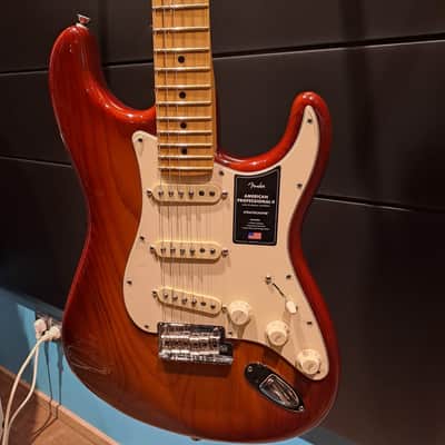 Fender AMERICAN PRO II STRATOCASTER HSS MN SIENNA SUNBURST image 5