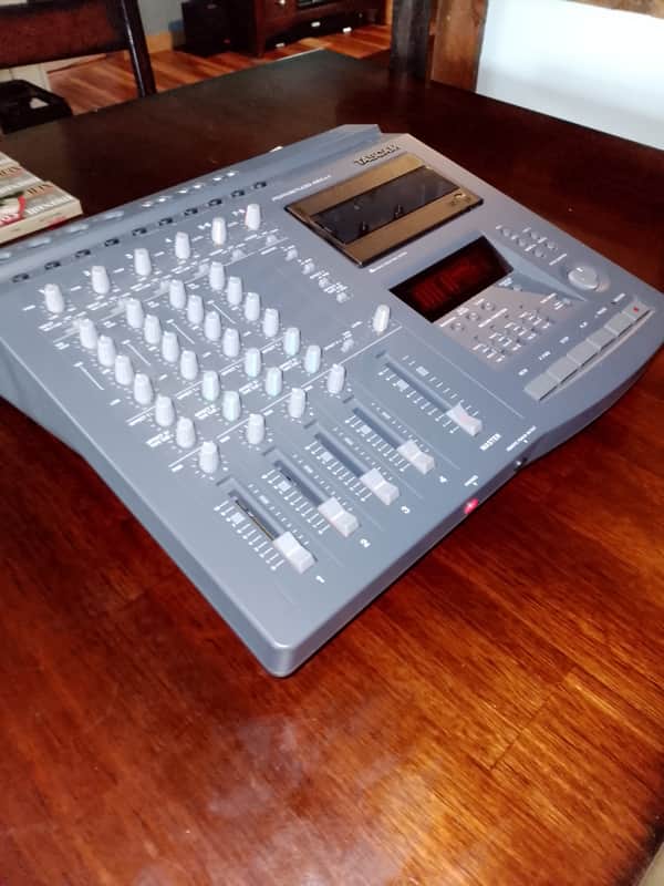 TASCAM 424 MK II Portastudio