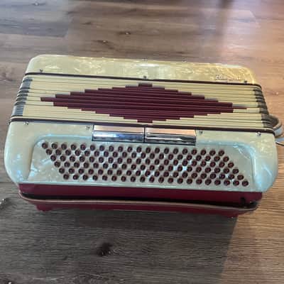Regent Accordion Unknown (probably 1950"s) - White image 3