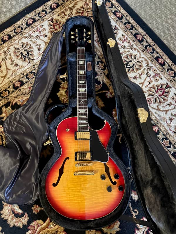 Gibson ES-137 Classic 2002 - 2011 - Cherry Sunburst image 1