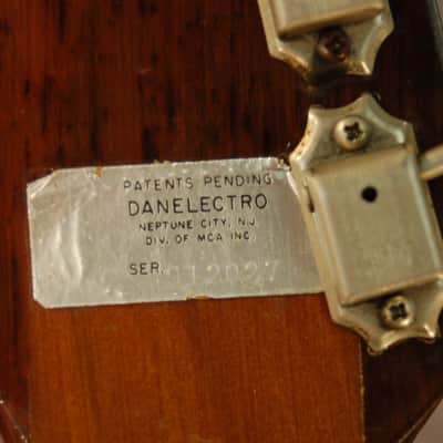 Video Demo 1967 Danelectro Coral Firefly Bass F2B4 Lipstick Pickups OrigVictoria Hardshell Case image 7