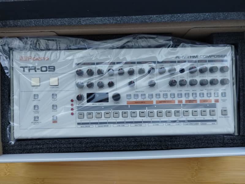Roland TR-09 Rhythm Composer 2017 - Present - White image 1