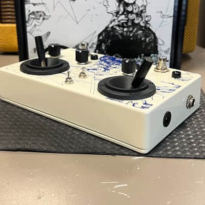 WALRUS AUDIO Janus Fuzz/Tremolo with Joystick Control image 3