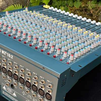 Immagine Allen & Heath MixWizard WZ3 16:2 16-Input Stereo Mixer 2004 - 2013 - Blue - 13