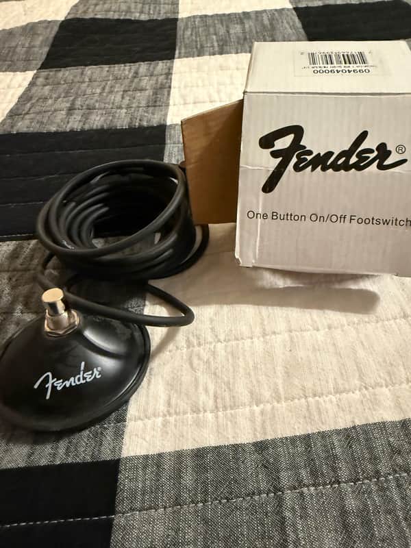 Fender 099-4049-000 1-Button Channel/Chorus On/Off Footswitch with 1/4" Jack for Princeton 2010s - Black image 1