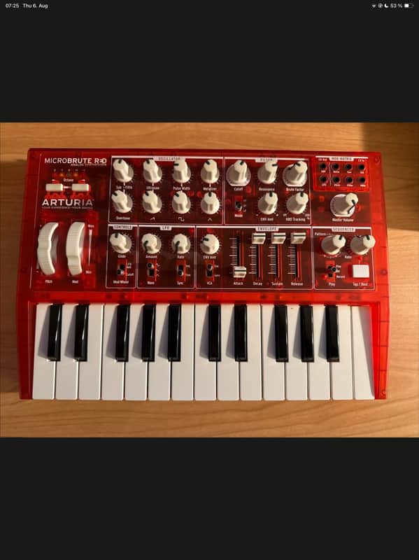 Arturia MicroBrute Red 25-Key Synthesizer 2014 - 2021 - Red image 1