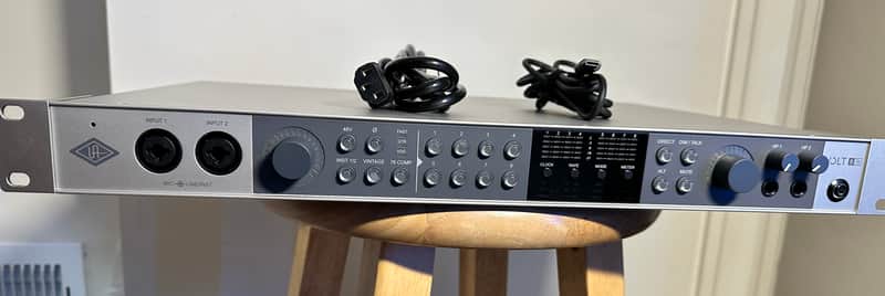 Universal Audio Volt 876 USB-C Audio Interface 2025 - Present - Gray image 1