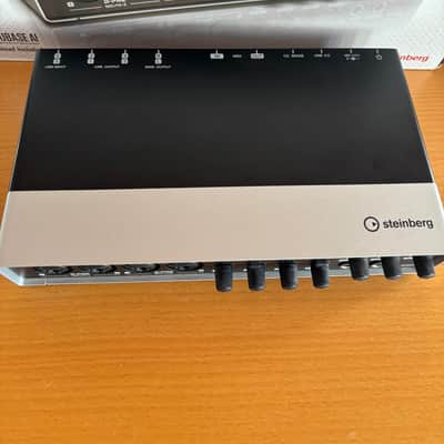 Steinberg UR44 6x4 USB 2.0 Audio Interface with MIDI - Silver/Black image 5