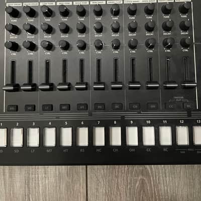 Roland TR-8S AIRA Rhythm Performer with Sample Playback 2018 - Present - Black image 3