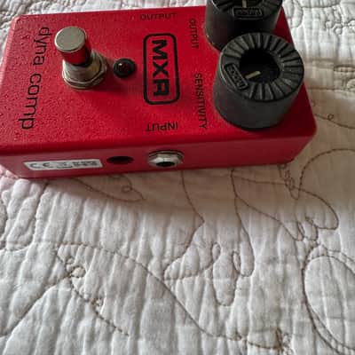MXR M102 Dyna Comp 1995 - Present - Red image 2