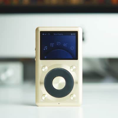 FiiO X1 High Resolution Lossless Music Player (Gold) in Excellent Condition image 2