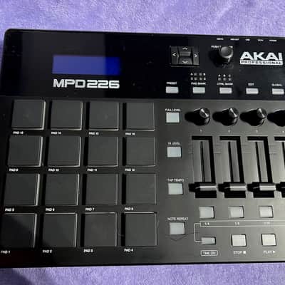 AKAI MPD226 ① hqdefault.jpg