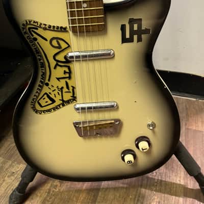 Danelectro 56 U-2 Reissue 1998 - 2004 - Black Burst image 2