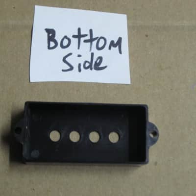 new + packaging (covers have some manufacturing imperfections) Allparts PC 0951-023 Black Pickup Cover Set (two individua covers) for Precision Bass / for P Bass - black, plastic, PC-0951-023 (never used, packaging opened to examine condition of covers) image 16