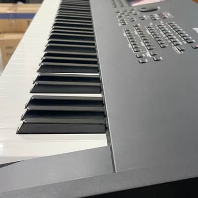Yamaha Motif XF 8 Production Synthesizer with hard case image 2