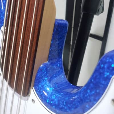 G&L USA JB-5 2017 - Unlined Fretless Quartersawn Neck Blue Metal Flake image 16