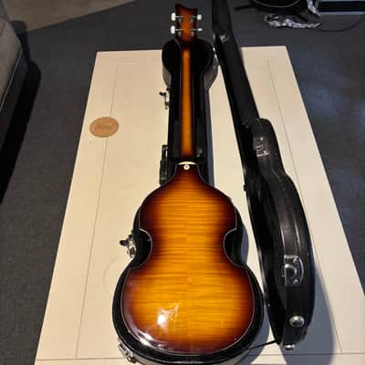 Hofner Icon Series Violin Bass with hard shell case image 2