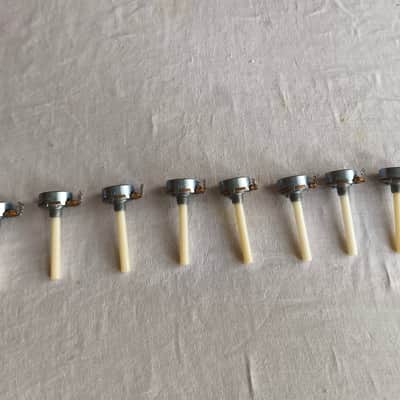 10 x Vintage CTS NOS 50kOhm Audio/Log Potentiometer Pot with long solid shaft image 3