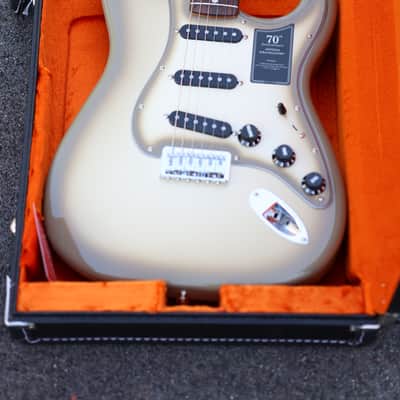 Fender 70th Anniversary Vintera II Stratocaster - Antigua image 13
