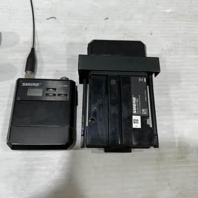 Shure AXT400 A 470-698MHz Dual Wireless Receiver W/ (2) AXT200 SM86 #17664 (THS) image 6