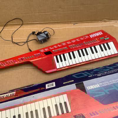 Yamaha SHS-10R 10 Keytar guitar synth 1987 - Red with original box and power supply