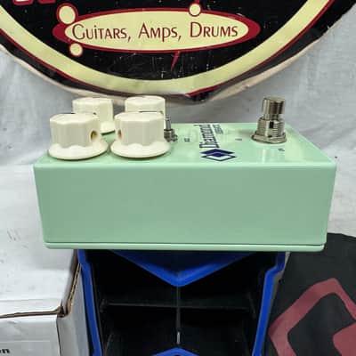 Diamond Pedals Vibrato Pedal with Box - Surf Green - Limited Edition image 6