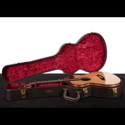 Taylor Custom Select 312ce 12-Fret Western Red Cedar/Walnut (096) image 9