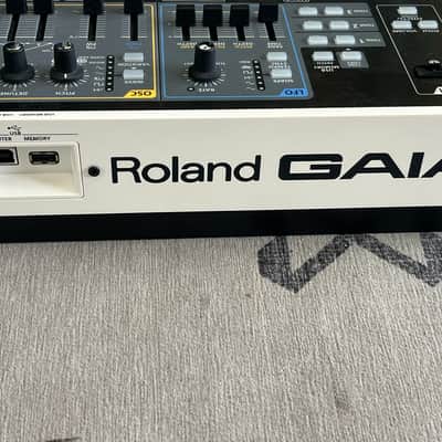 Roland SH-01 GAIA 37-Key Digital Synthesizer 2010 - 2012 - White image 2