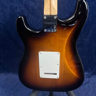 Immagine Fender American Special Stratocaster in 2 Tone Sunburst 2017 Pre-owned - 5