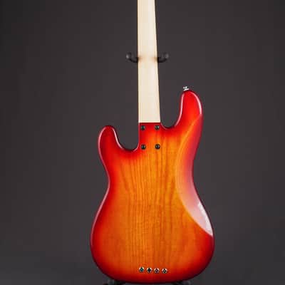 Lakland Skyline 44-64 Deluxe PJ - Honeyburst image 4