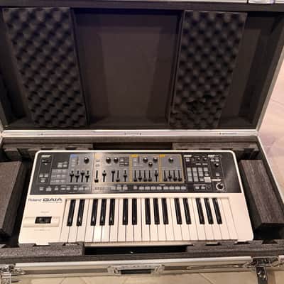 Roland SH-01 GAIA 37-Key Synth w/ Odyssey flight case image 6