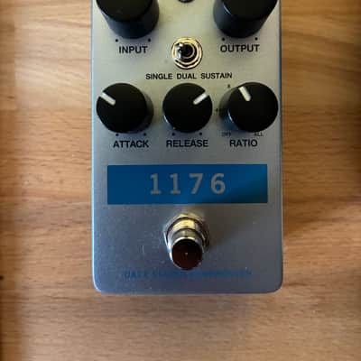 Universal Audio 1176 Studio Compressor 2023 - Present - Silver / Blue image 2