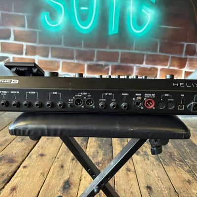 Line 6 Helix LT Multi Effects Processor w/ Gator Carry Case image 4