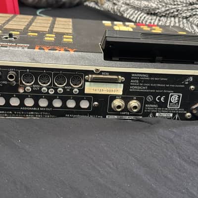 Akai MPC2000XL MIDI Production Center 2000 - 2005 - Grey image 2