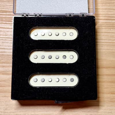 Fender Custom Shop Hand-Wired '57 Stratocaster Pickups 2021 - Aged White image 2