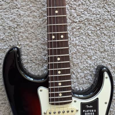 Mint Fender Player II Stratocaster, Rosewood Fingerboard, 3 Color Sunburst - MIM image 5