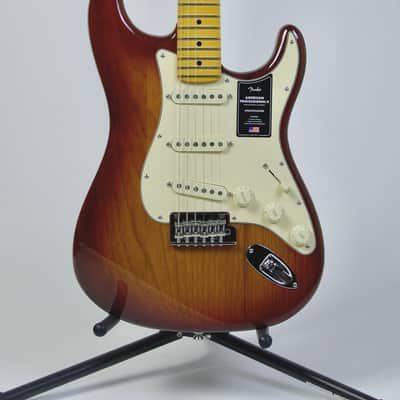 Fender American Professional II Stratocaster with Maple Fretboard - Sienna Burst image 2