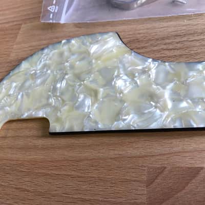 Hofner 500/1 violin bass pickguard cream pearl image 3