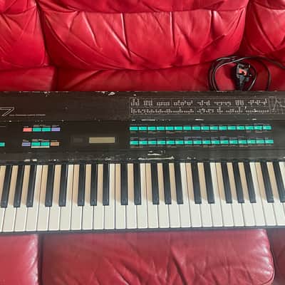 Yamaha DX7 Programmable Algorithm Synthesizer 1983-1986