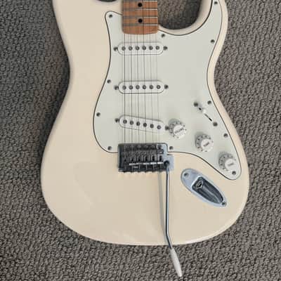 Fender Player Stratocaster with Maple Fretboard 2018 - 2024 - Polar White Bild 3