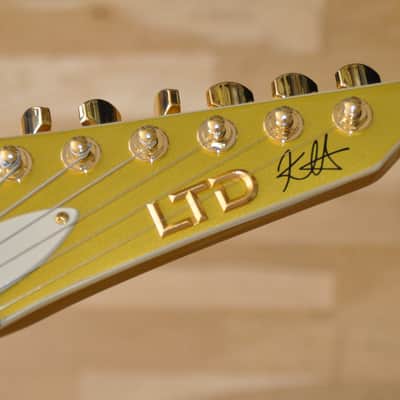 ESP LTD KH-V MGO Metallic Gold / KHV Kirk Hammett Signature / Made in Korea / W24030571 image 8