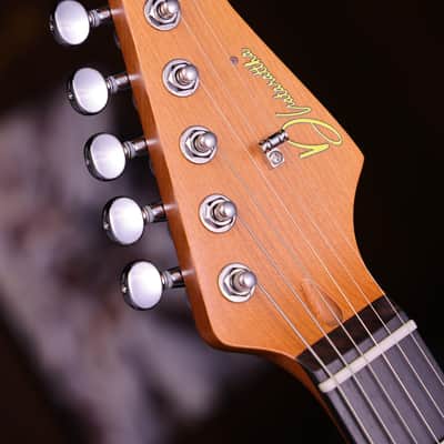 Dhatarattha SSS Strat-Style – Surf Blue over Sunburst Nitro Relic image 7