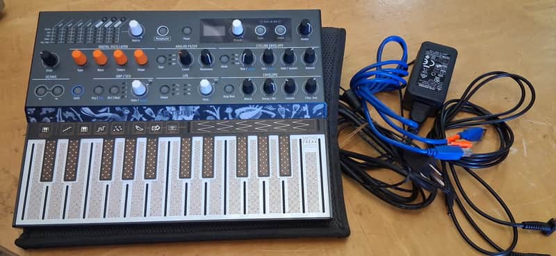 Arturia MicroFreak 25-Key Algorithmic Synthesizer 2019 - Present - Black image 1