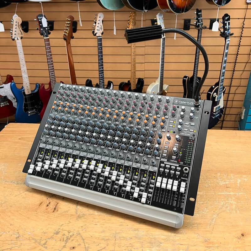 Mackie 1604-VLXZ3 16-Channel Rackmount Mixer Bild 1